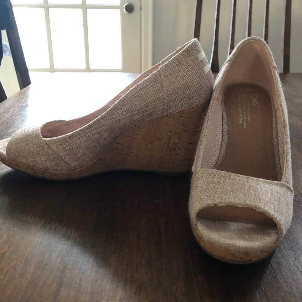 TOMS Classic Wedge Pump